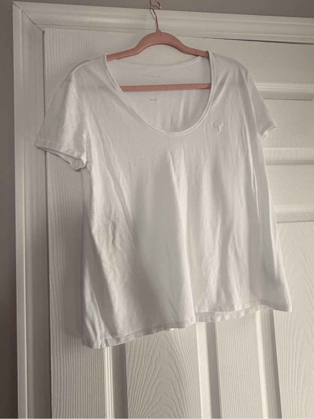 Tesla Women's White Scoop Neck Short Sleeve Tee